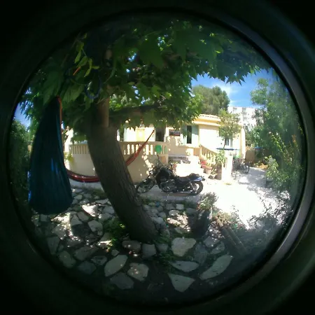Goclands Tiny Cool Coliving Coworking Garden *